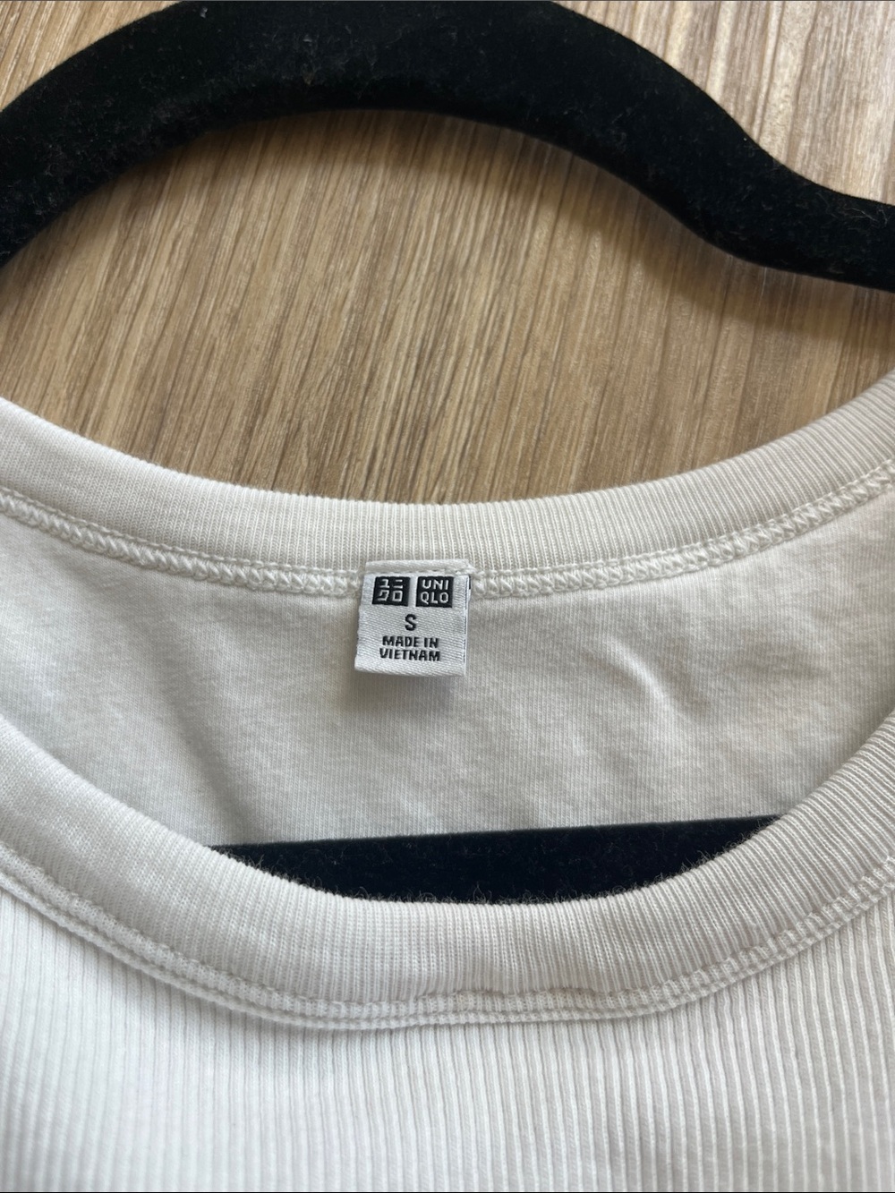 Uniqlo White Ribbed Cropped Tank - Picture 2 of 3